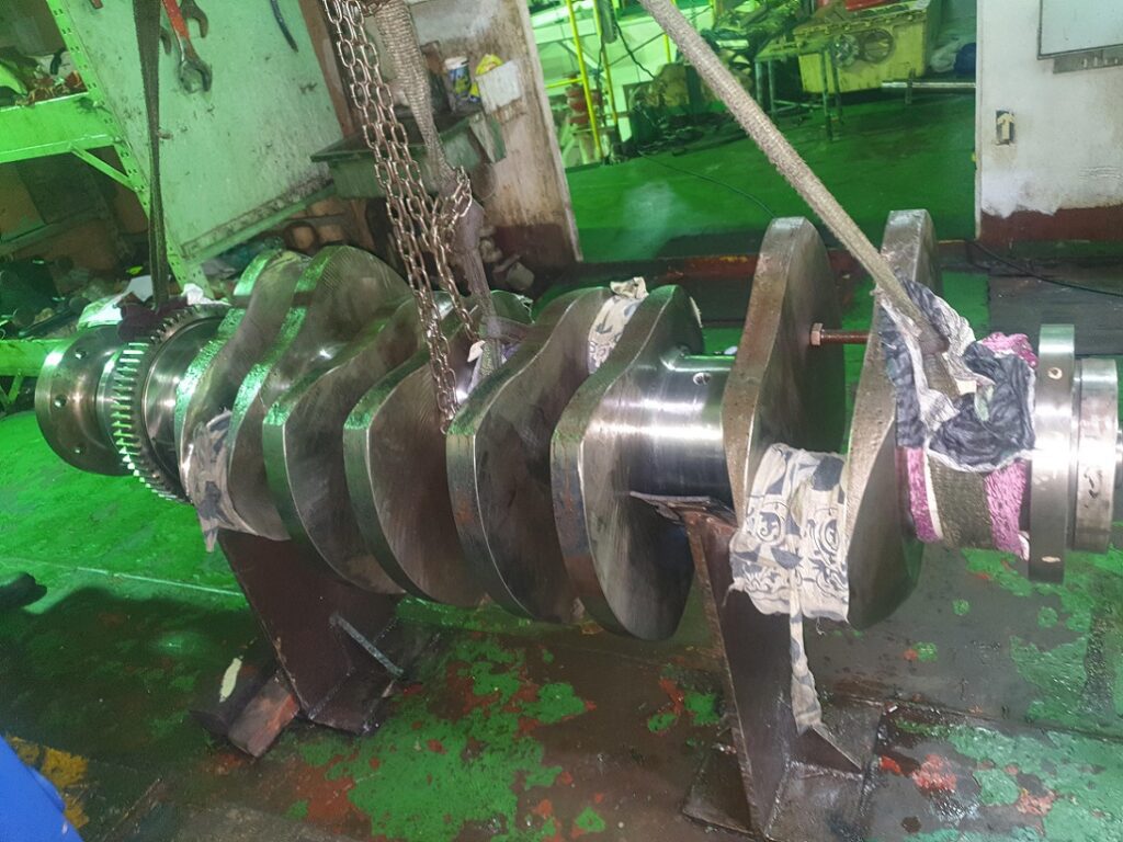 Wartsila 4L20 crankshaft grinding on V-BLOCK